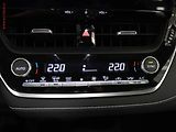 Toyota Corolla (2024) 1.5, 2.maj,ČR, AC, park. - náhled 17