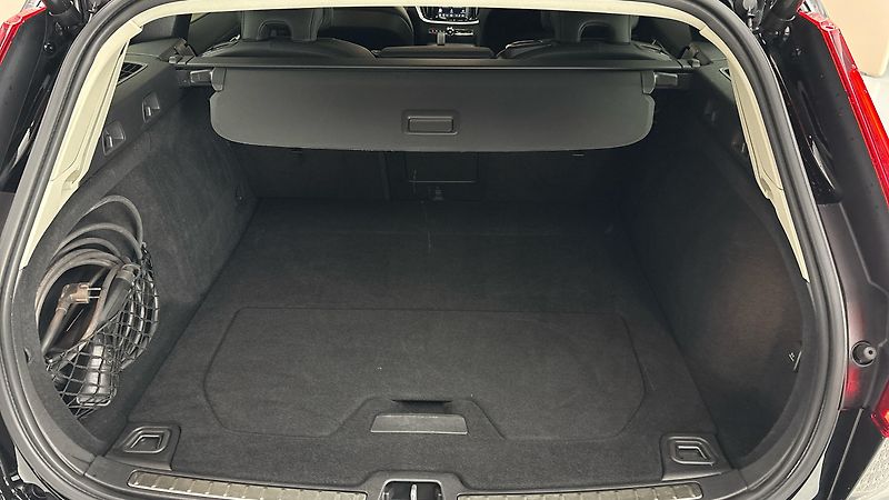 Volvo V60 2.0 T6 AUT AWD Recharge Plus B - fotka 16 z 27