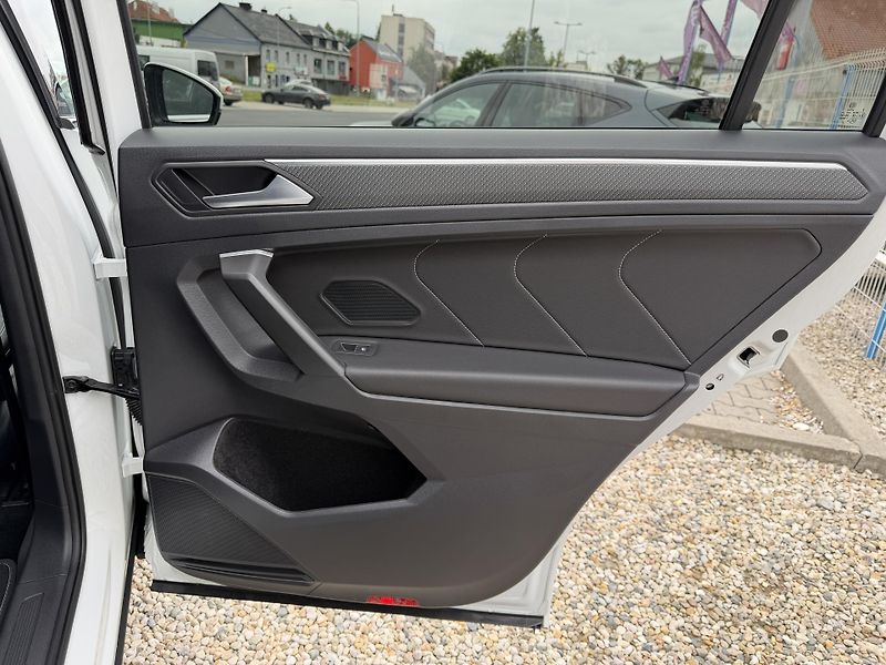 Volkswagen Tiguan Allspace R-Line 2,0 TDi/110kW 4x4 DSG  - fotka 66 z 106