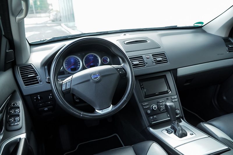 Volvo XC90 D5 AWD POLESTAR - fotka 14 z 30