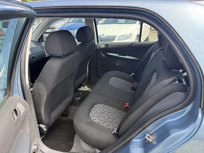 Škoda Fabia 1.2 HTP - fotka 9 z 13