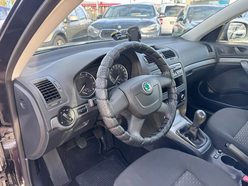 Škoda Octavia (2011) 1,4 TSI 90 KW 1. MAJ STK KM - fotka 21 z 46