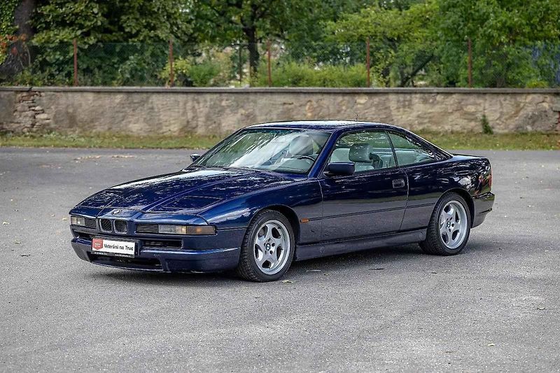 Vydražená Alfa Romeo 2000 GT Veloce, jejímž majitelem byl populární zpěvák Karel Gott.