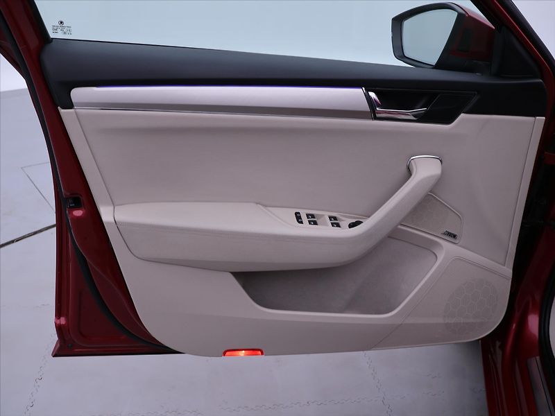Škoda Superb 2,0 TSI 206kW DSG 4x4 CZ L&K - fotka 12 z 45