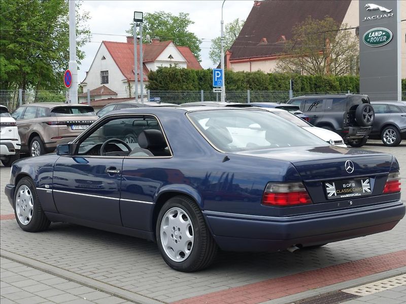 Mercedes-Benz 124 2,0 200 Sportline coupé,AC,TOP - fotka 9 z 28