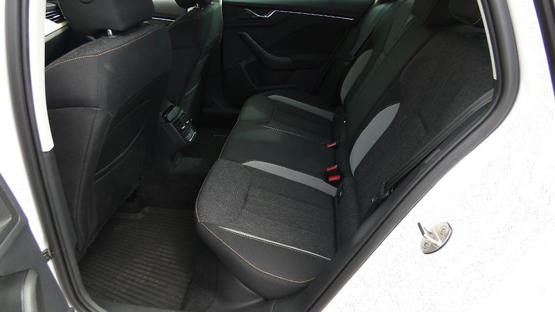Škoda Scala 1.0 TSI Style - fotka 20 z 23