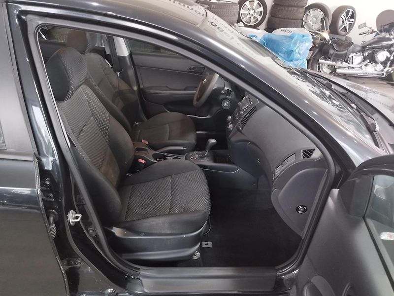 Hyundai i30 (2011) 1,6I,93KW,AUTOMAT,ALU,naj.63t - fotka 13 z 27