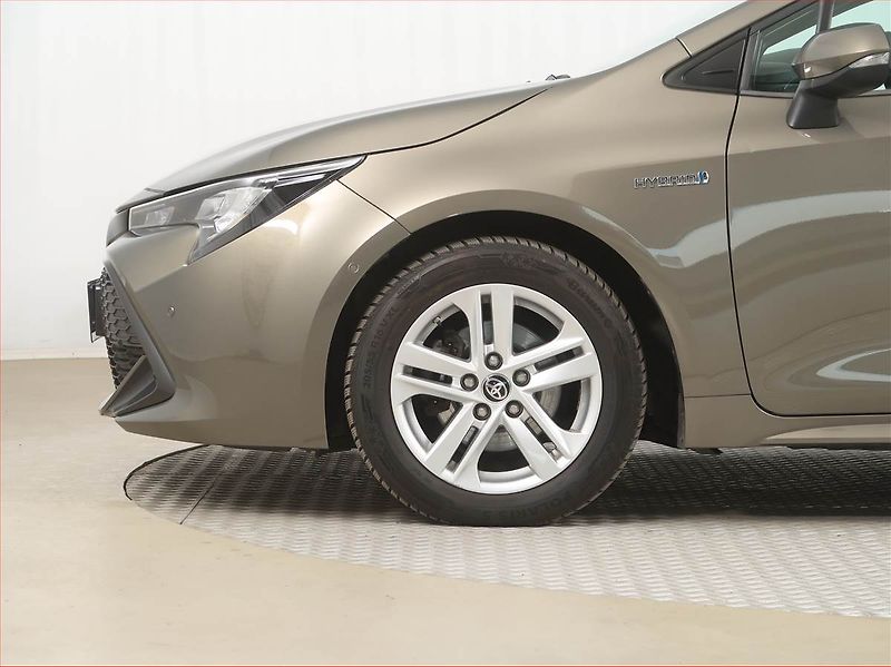 Toyota Corolla (2020) Style 1.8 Hybrid, Automat - fotka 15 z 18