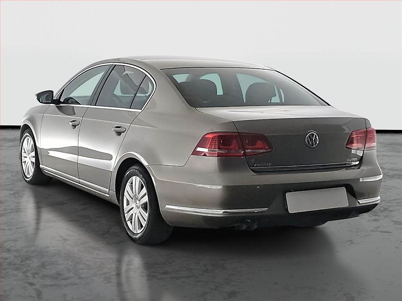 Volkswagen Passat (2011) Highline 2.0 TDI, Xenony - fotka 4 z 16