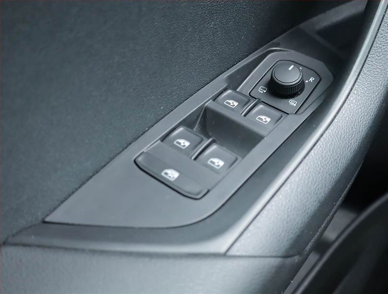 Škoda Karoq (2024) Sportline 2.0 TDI - fotka 22 z 27