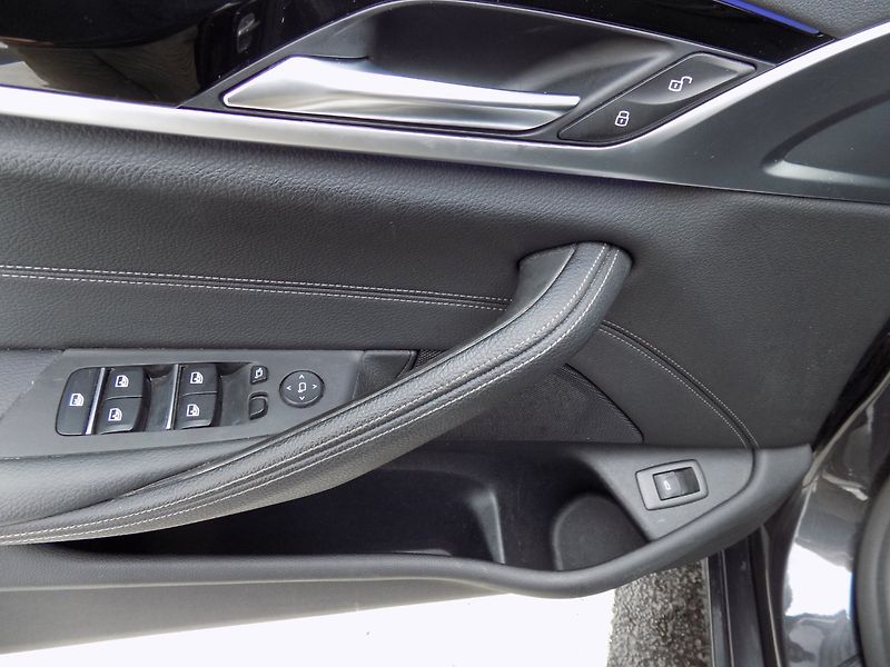 BMW Řada 5 (2019) 530d/Sport-Line/Full-Led/ - fotka 22 z 35
