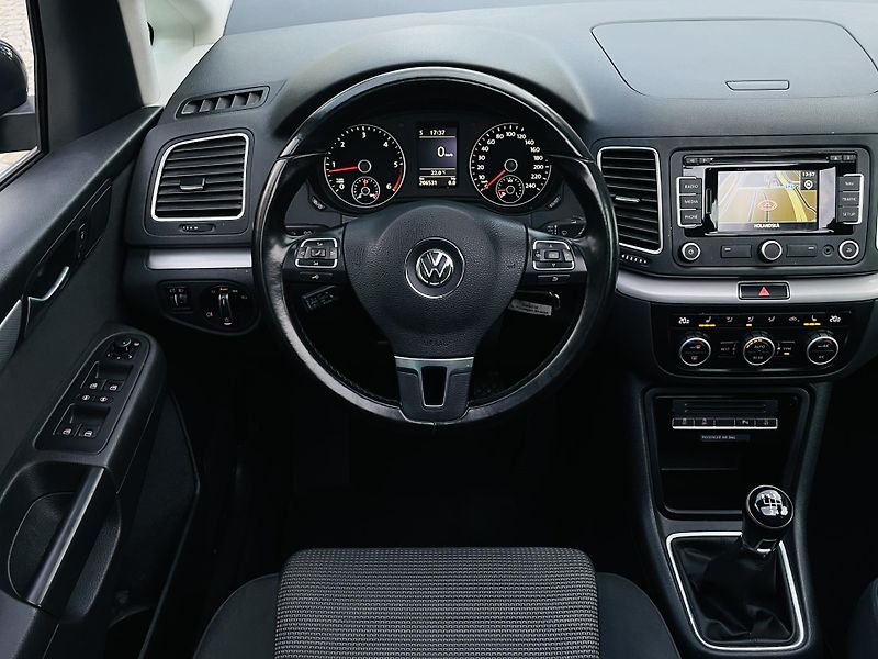 Volkswagen Sharan 2.0TDI MANUÁL 1.MAJITEL VÝHŘEV - fotka 23 z 42