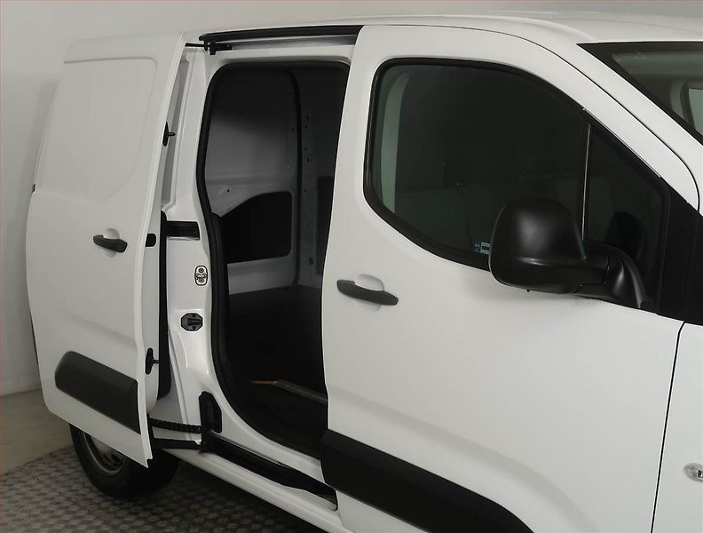 Opel Combo (2022) Maxi 1.5 CDTI, 3Místa, ČR, DPH - fotka 11 z 17