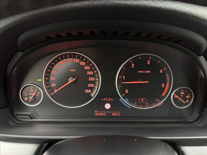 BMW Řada 5 3,0 30d 4X4 DPH LED KŮŽE TAŽNÉ - fotka 13 z 38