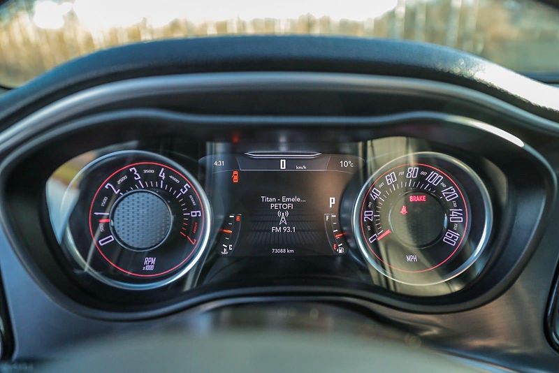 Dodge Challenger 3.6 V6 SXT Automat - fotka 13 z 13