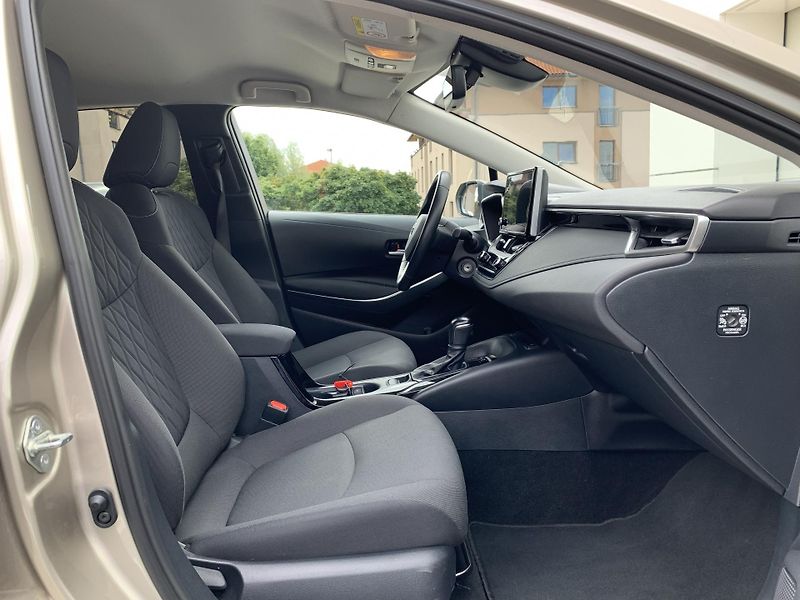 Toyota Corolla SD COMFORT TECH STYLE 1.5 VVTi - fotka 15 z 28