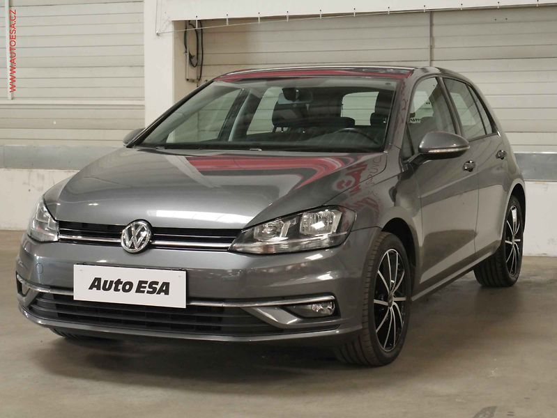 Volkswagen Golf (2018) 1.0 TSi, 1.maj,ČR, autoAC - fotka 3 z 16