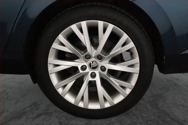 Škoda Superb (2019) 2.0 TDI, 4X4, Automat, Navi - fotka 12 z 18
