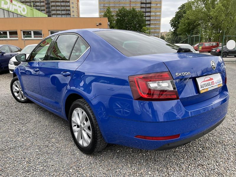 Škoda Octavia 1.6 TDi 85kW Dsg STYLE+ DPH ČR - fotka 13 z 39