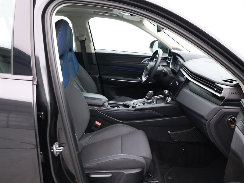 Lynk & Co 01 1,5 PHEV CORE 206kW Aut. 2.Maj - fotka 11 z 29