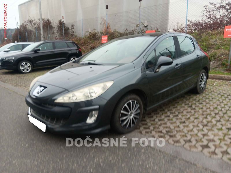 Peugeot 308 (2008) 1.6HDI, navi, panorama - fotka 1 z 3