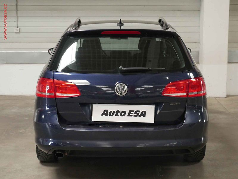 Volkswagen Passat (2011) 1.6 TDi, 1.maj, servis.kniha - fotka 5 z 16