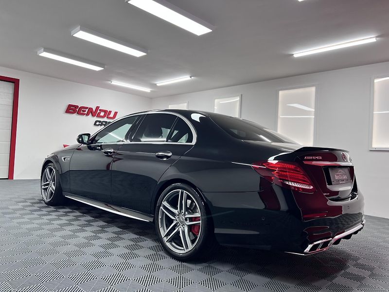 Mercedes-Benz Třídy E E 63s AMG, 4.0i 450 kW 113 Tkm - fotka 15 z 57