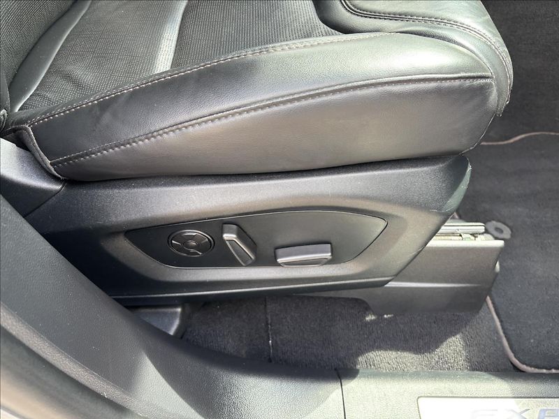 Ford Explorer 3,0 V6 PHEV Platinum AWD 7Míst - fotka 28 z 65