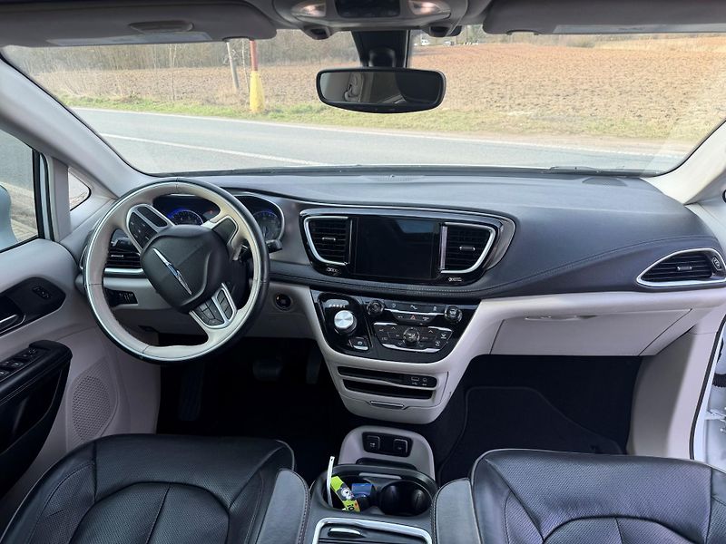 Chrysler Pacifica (2018) 3,6 RU Panorama Limited 2018 - fotka 12 z 20