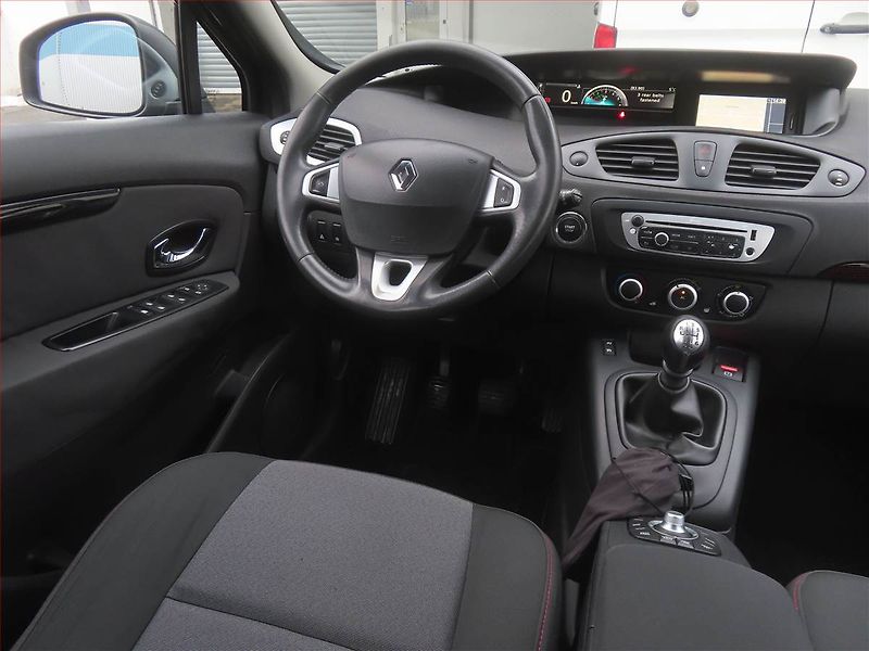 Renault Grand Scénic (2012) 1.5 dCi, 7 míst, Navi - fotka 7 z 17