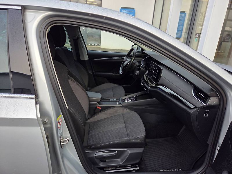 Škoda Octavia 2.0 TDI 4x4 110kW DSG STYLE - fotka 41 z 44