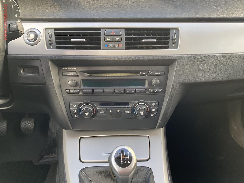BMW Řada 3 (2006) 2.0i 318i, AC, park.asist - fotka 12 z 16