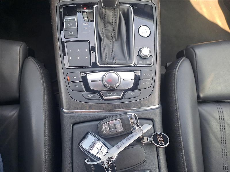 Audi A6 Avant 3,0 TDI QUATTRO S line A - fotka 18 z 20