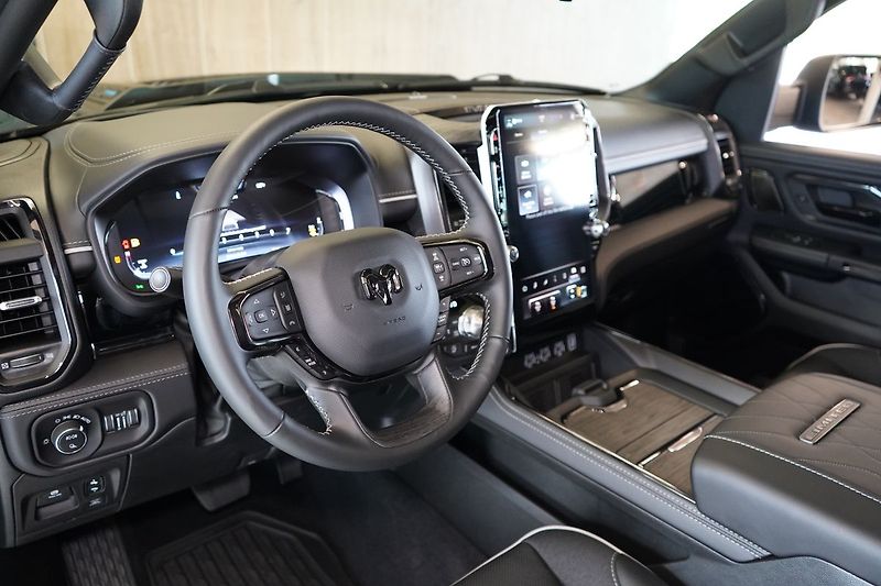 Dodge RAM (2026) 1500 Limited  V8 2026 - fotka 17 z 50