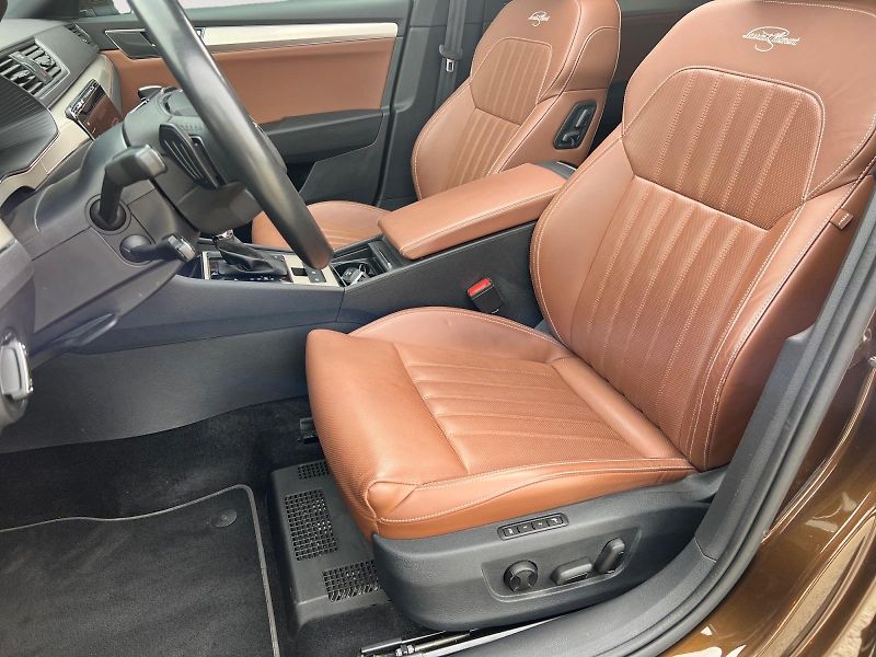 Škoda Superb (2023) L&K 140kW WEBASTO PANO TAŽNÝ - fotka 9 z 38