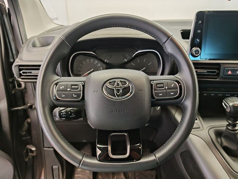 Toyota ProAce City 1.2T 110k  Family - fotka 26 z 35