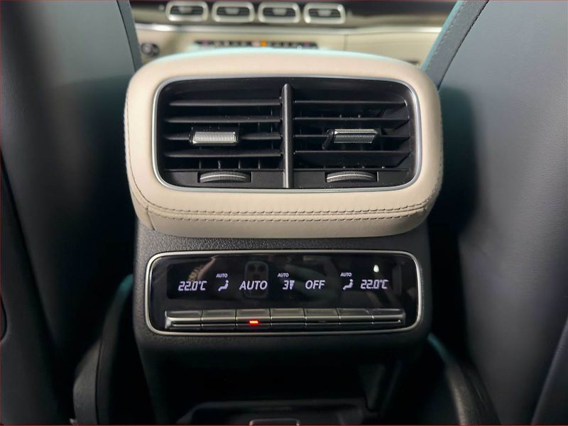 Mercedes-Benz GLE (2023) 53 AMG 4MATIC+ - fotka 21 z 22