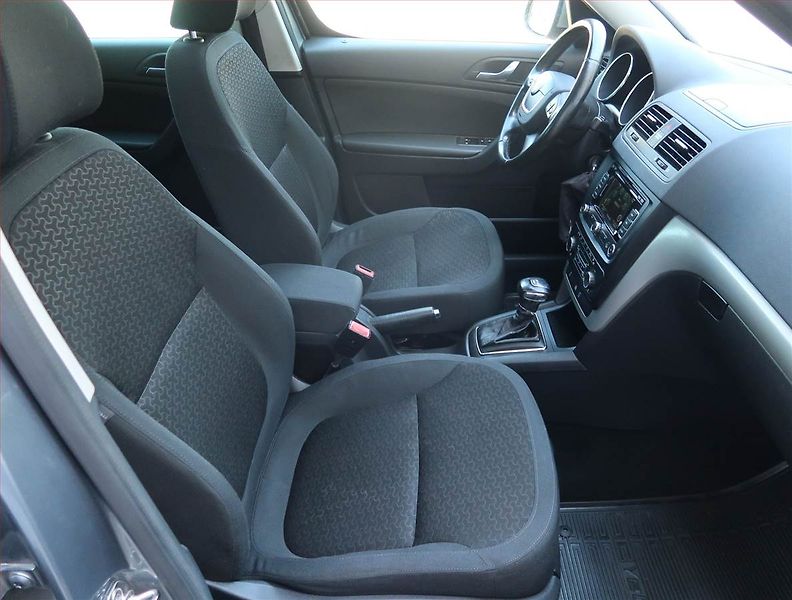 Škoda Yeti (2011) Elegance 2.0 TDI, 4X4 - fotka 9 z 23