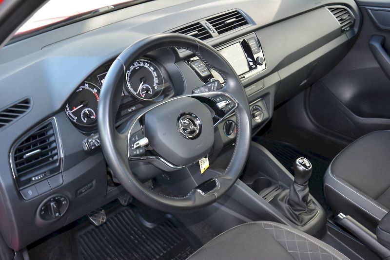 Škoda Fabia (2022) 1.0 TSI 70 kW Ambition PLUS - fotka 12 z 24