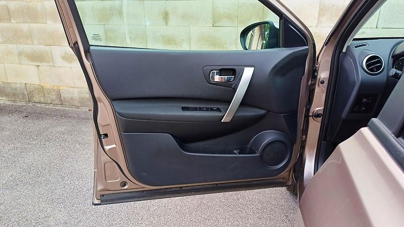 Nissan Qashqai QASHQAI 1.6 86kW-1.maj-ČR-TOP - fotka 19 z 25