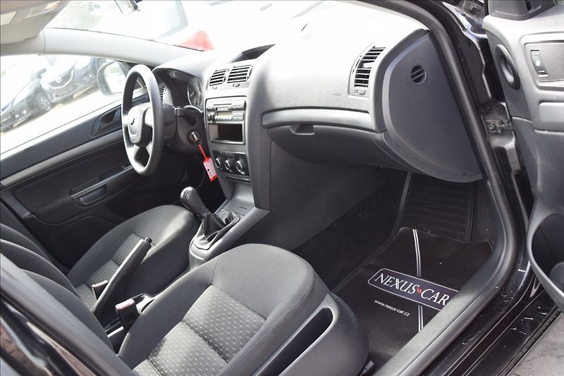 Škoda Octavia 1,2 i 77KW KLIMA VÝHŘ.ČEL.SKLO - fotka 32 z 37