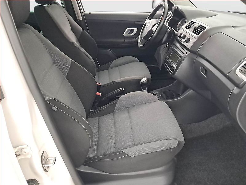 Škoda Fabia (2008) 1.4 TDI, udržované - fotka 9 z 15