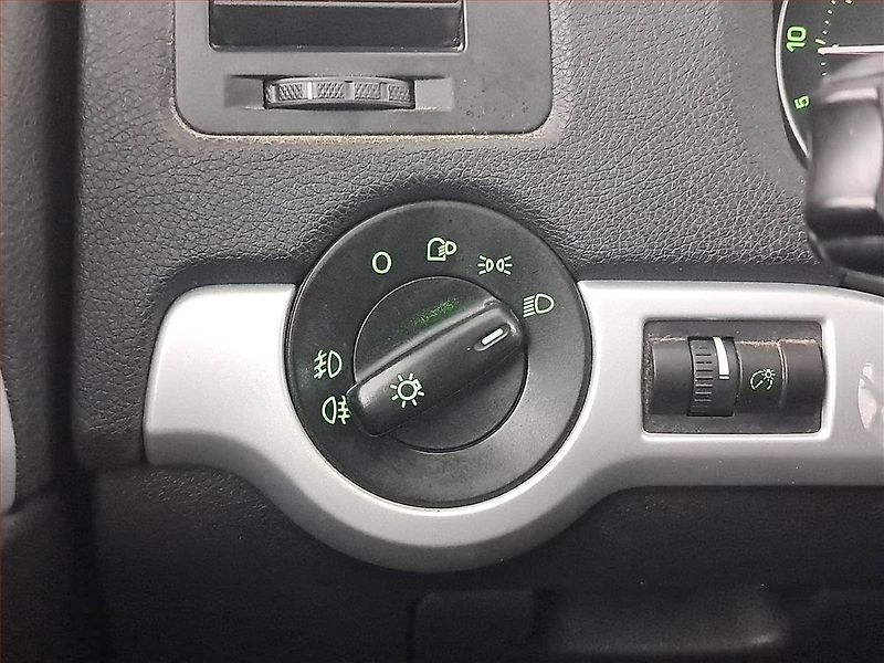 Škoda Octavia (2008) Scout 2.0 TDI, 4X4, Tažné - fotka 17 z 19