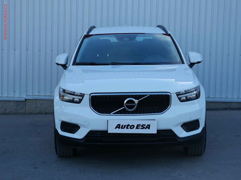 Volvo XC40 (2021) 1.5T, 1.maj,ČR, Momentum, AT - fotka 2 z 28