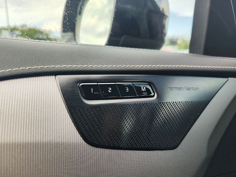 Volvo XC90 B5 2.0/173kW R-Design AT 4x4 - fotka 37 z 39