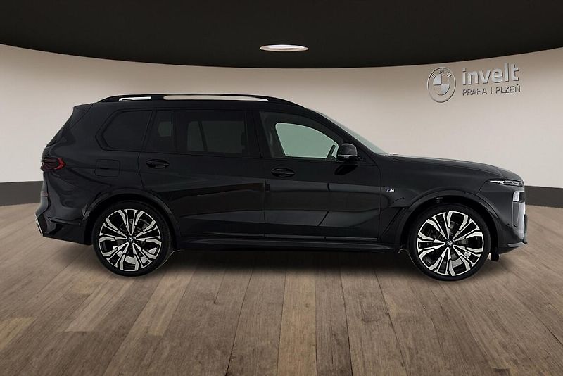 BMW X7 xDrive40d - fotka 2 z 30