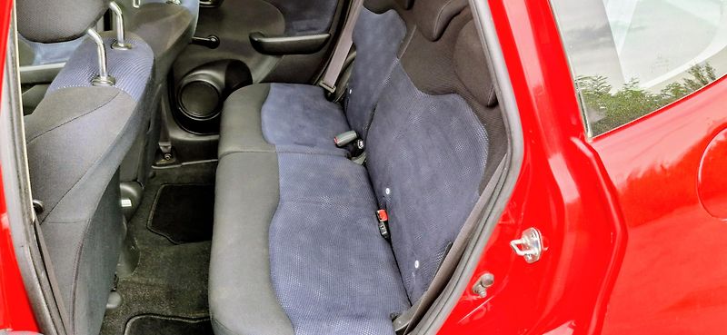 Honda Jazz 1.2 VTEC 66 kw - fotka 17 z 42
