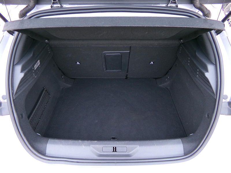 Peugeot 308 ALLURE PACK 1,5 BlueHDi 96kW - fotka 5 z 15