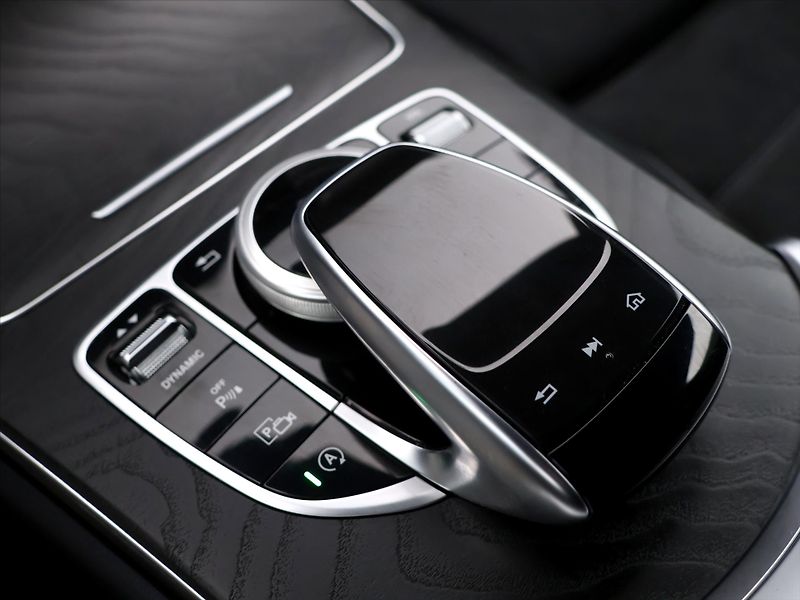 Mercedes-Benz Třídy C 3,0 400 245kW 4Matic AMG - fotka 30 z 40