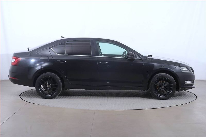 Škoda Octavia (2017) 1.5 TSI, Serv.kniha, Navi - fotka 6 z 22
